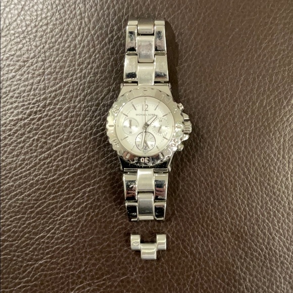 Michael Kors Silver Watch - Picture 5 of 5